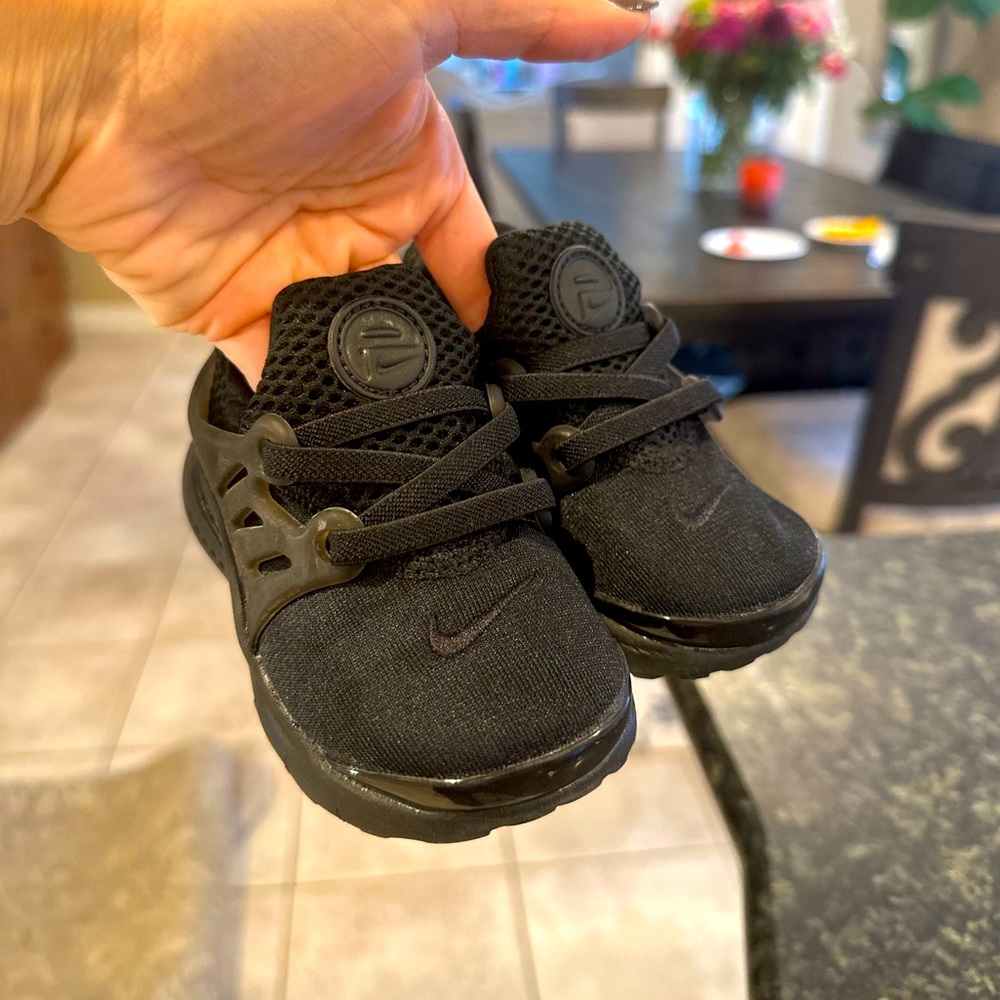 Toddler Nike presto sneakers size 6 baby